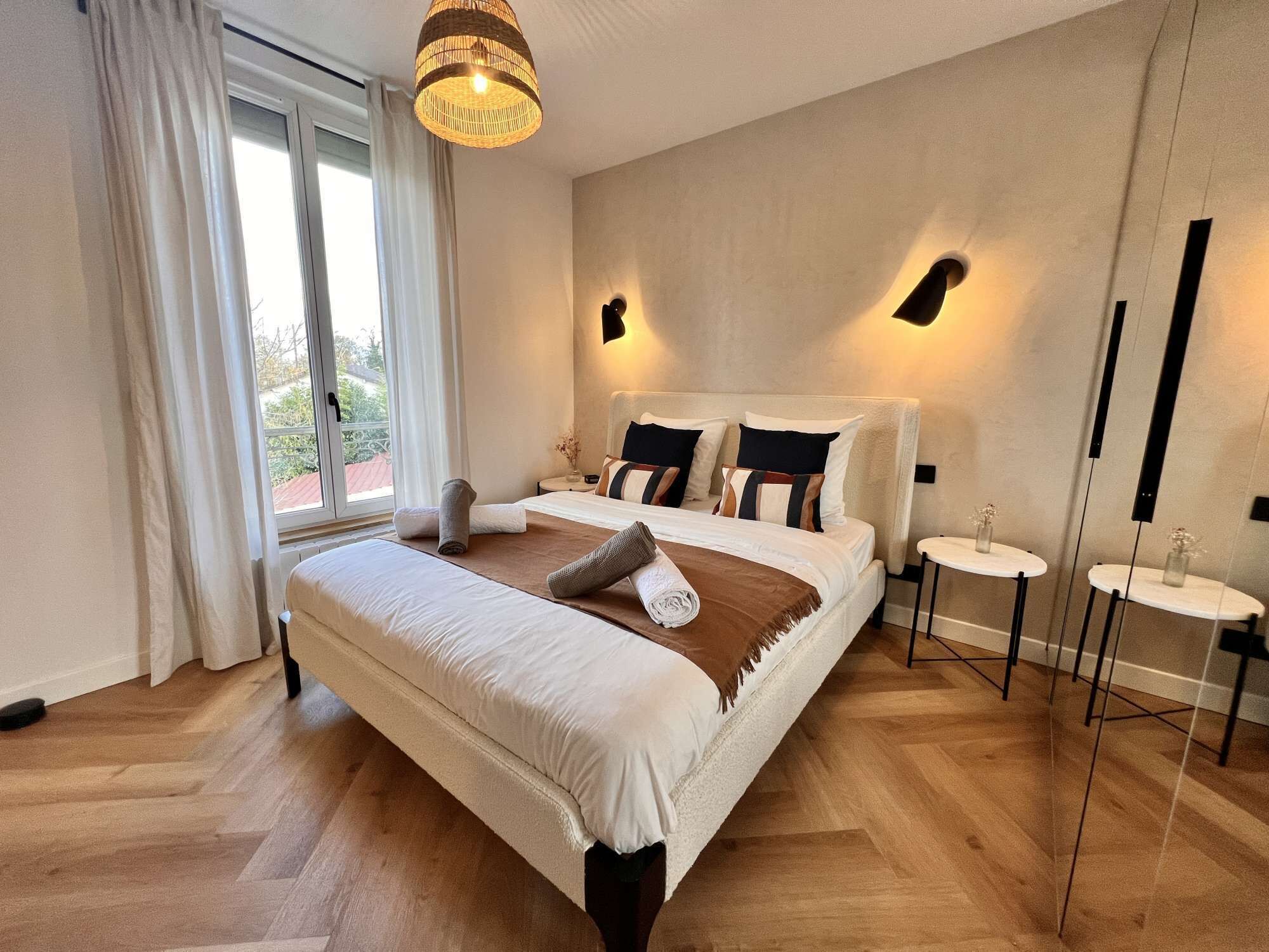 1 bedroom, desk, iron/ironing board, WiFi