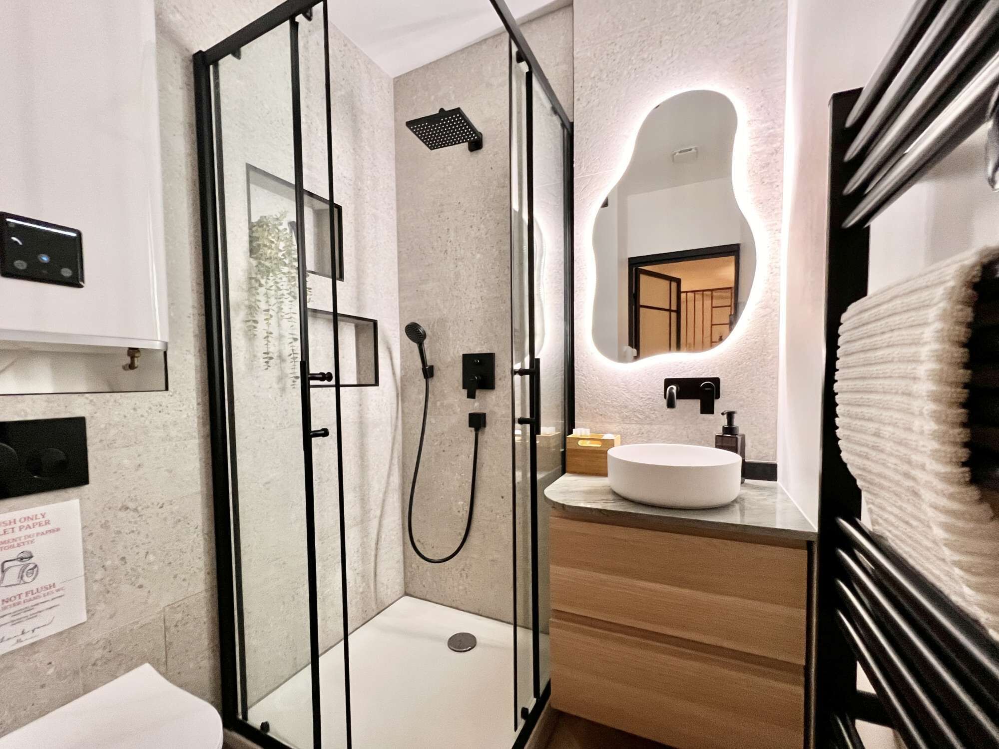 Hårføner og håndklær