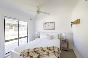 3 bedrooms, iron/ironing board, WiFi, bed sheets