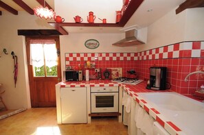 Micro-ondes, four, plaque de cuisson, lave-vaisselle