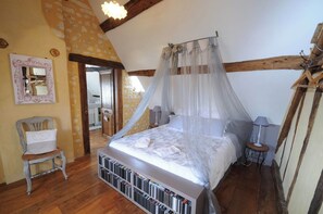 2 chambres, fer et planche à repasser, draps fournis