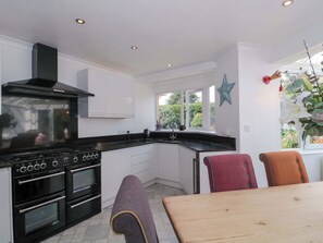 Dishwasher, cookware/dishes/utensils