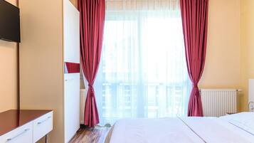 1 bedroom, in-room safe, iron/ironing board, WiFi (free)