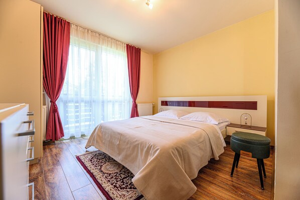 1 bedroom, in-room safe, iron/ironing board, free WiFi