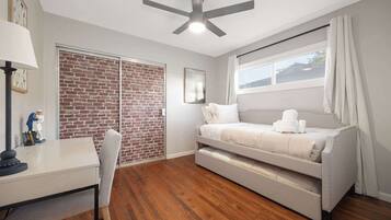 3 bedrooms, desk, iron/ironing board, travel crib