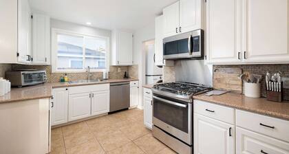 Large Backyard w/ Firepit and Grill