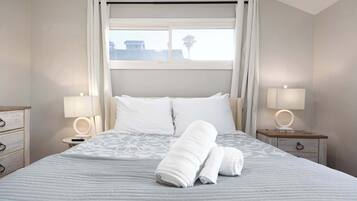 3 bedrooms, desk, iron/ironing board, travel crib