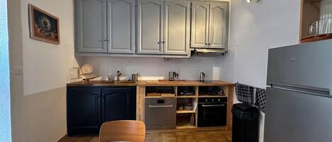 Réfrigérateur, four, plaque de cuisson, lave-vaisselle