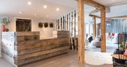 Tranquil Lodge in the Heart of Town | Walk to Trails, Shops & Cafés