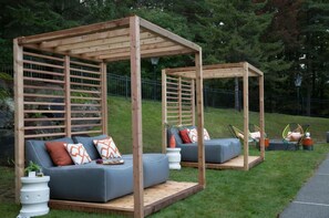 Terrace/patio - Scenic Lodge in Town | Hike, Dine & Relax All Within Walking Distance (Stowe)