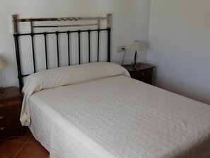 3 bedrooms, free WiFi, bed sheets