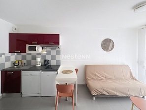 Microwave, stovetop, dishwasher, coffee/tea maker