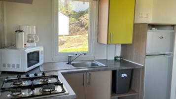 Fridge, microwave, coffee/tea maker