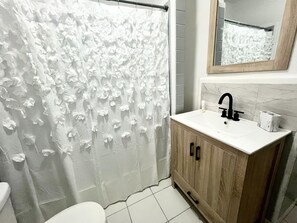 Apartment, Smoking | Bathroom