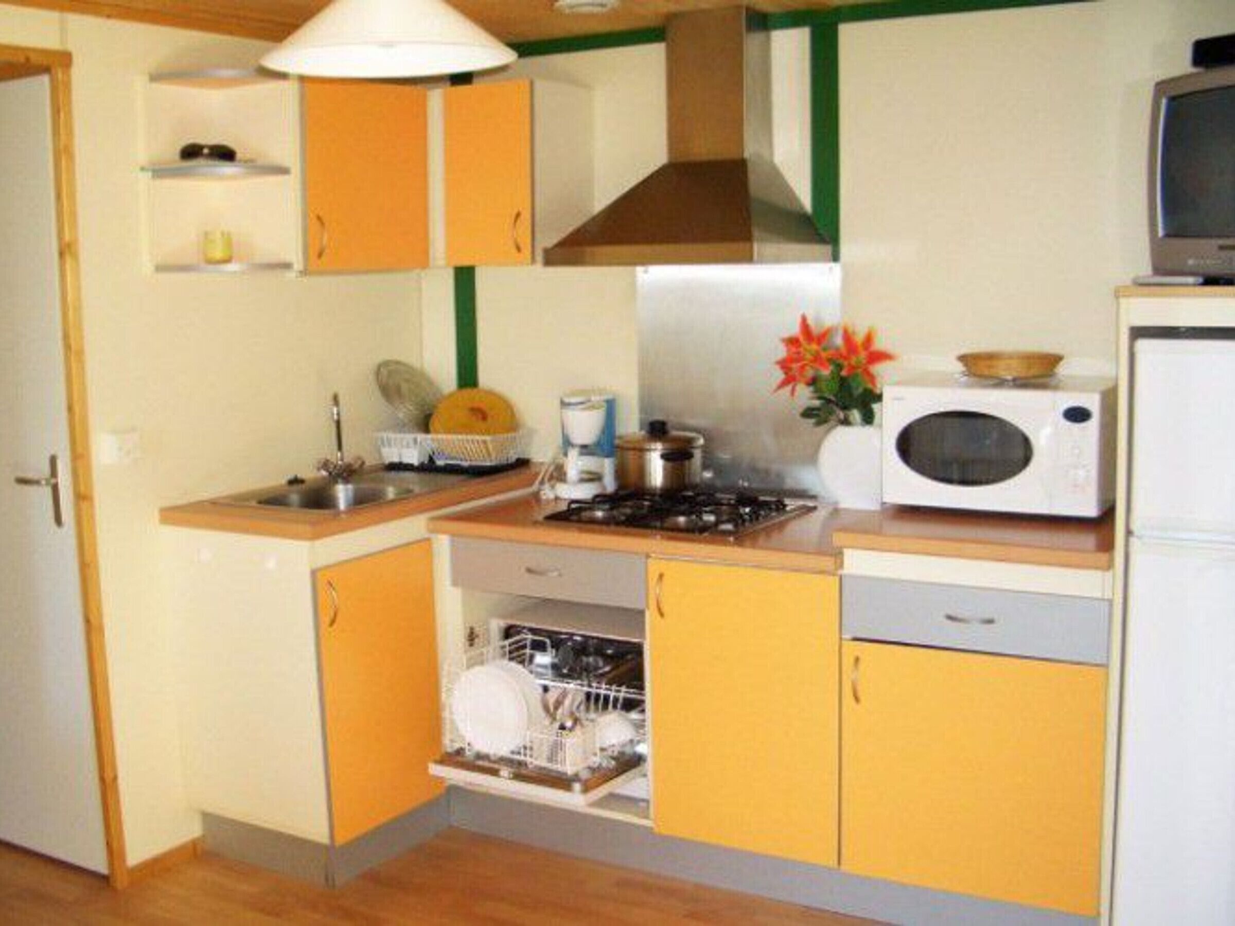 Réfrigérateur, micro-ondes, lave-vaisselle, cafetière/bouilloire