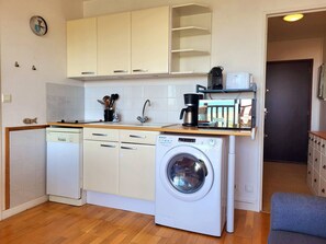 Fridge, microwave, dishwasher, coffee/tea maker