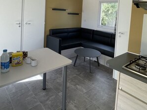 Interior - Mobile home for 6, terrace in Ardèche (Saint-Maurice-d'Ibie)