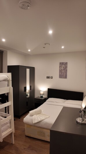 3 dormitorios, tabla de planchar con plancha, wifi y ropa de cama