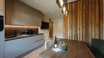 Kühlschrank, Ofen, Herdplatte, Geschirrspüler