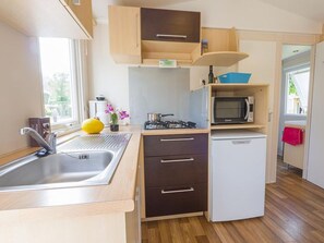 Micro-ondes, four, cafetière/bouilloire