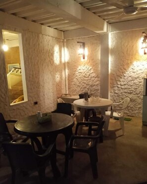 Quarto, 1 quarto, acessível, para fumantes | Sala de jantar