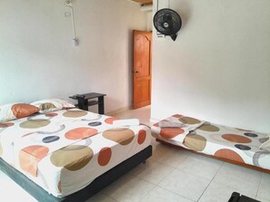Room, 1 Bedroom, Accessible, Smoking | 1 bedroom