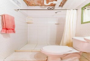 Kamer, 1 slaapkamer, roken, balkon | Badkamer
