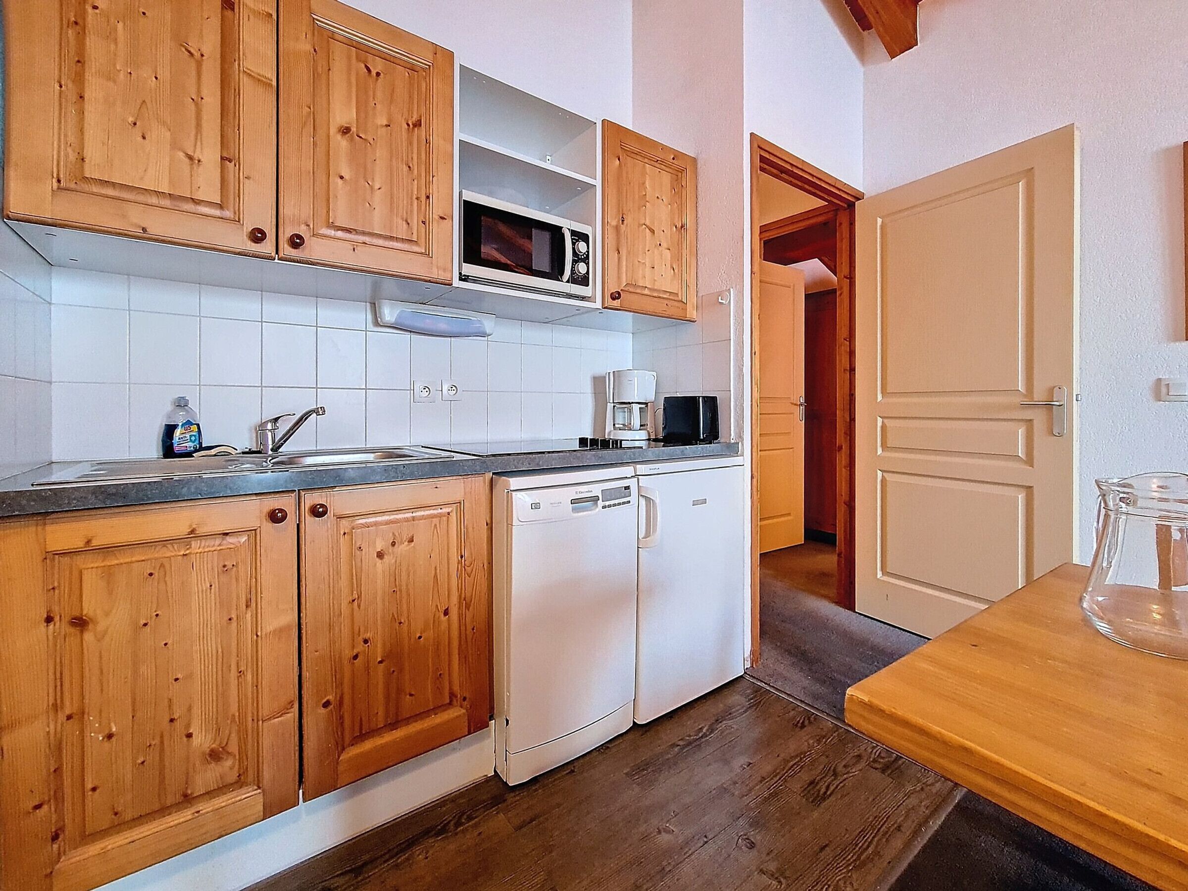 Fridge, microwave, dishwasher, coffee/tea maker