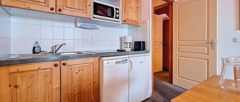 Fridge, microwave, dishwasher, coffee/tea maker