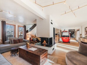 Televisión y chimenea 