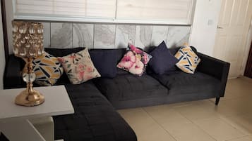 Apartment, 3 Bedrooms, Accessible, Pool View | Living room
