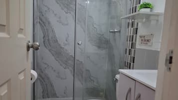 Departamento, 3 habitaciones, con acceso para personas discapacitadas, vista a la alberca | Baño