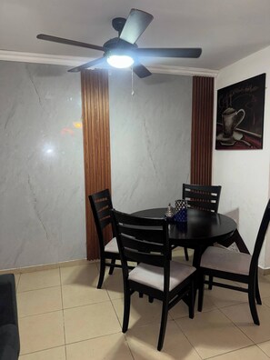 Apartment, 3 Bedrooms, Accessible, Pool View | Dining