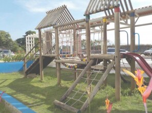 Appartement, 3 chambres, accessible aux personnes à mobilité réduite, vue piscine | Espace pour enfants
