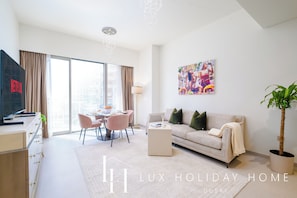 Apartment, Balcony, City View | Ruang tamu