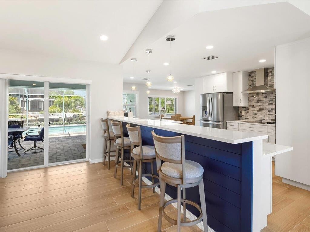 Réfrigérateur, micro-ondes, four, lave-vaisselle