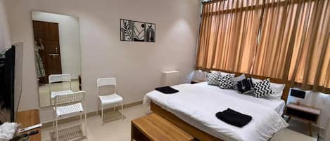 Meja kerja dan Wi-Fi gratis