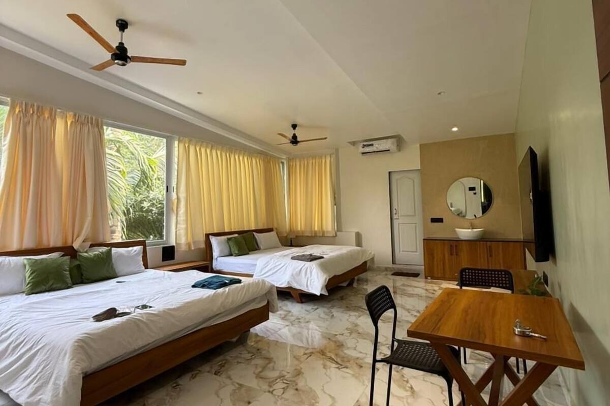 Deluxe Double Room, Garden View | Desk, free WiFi