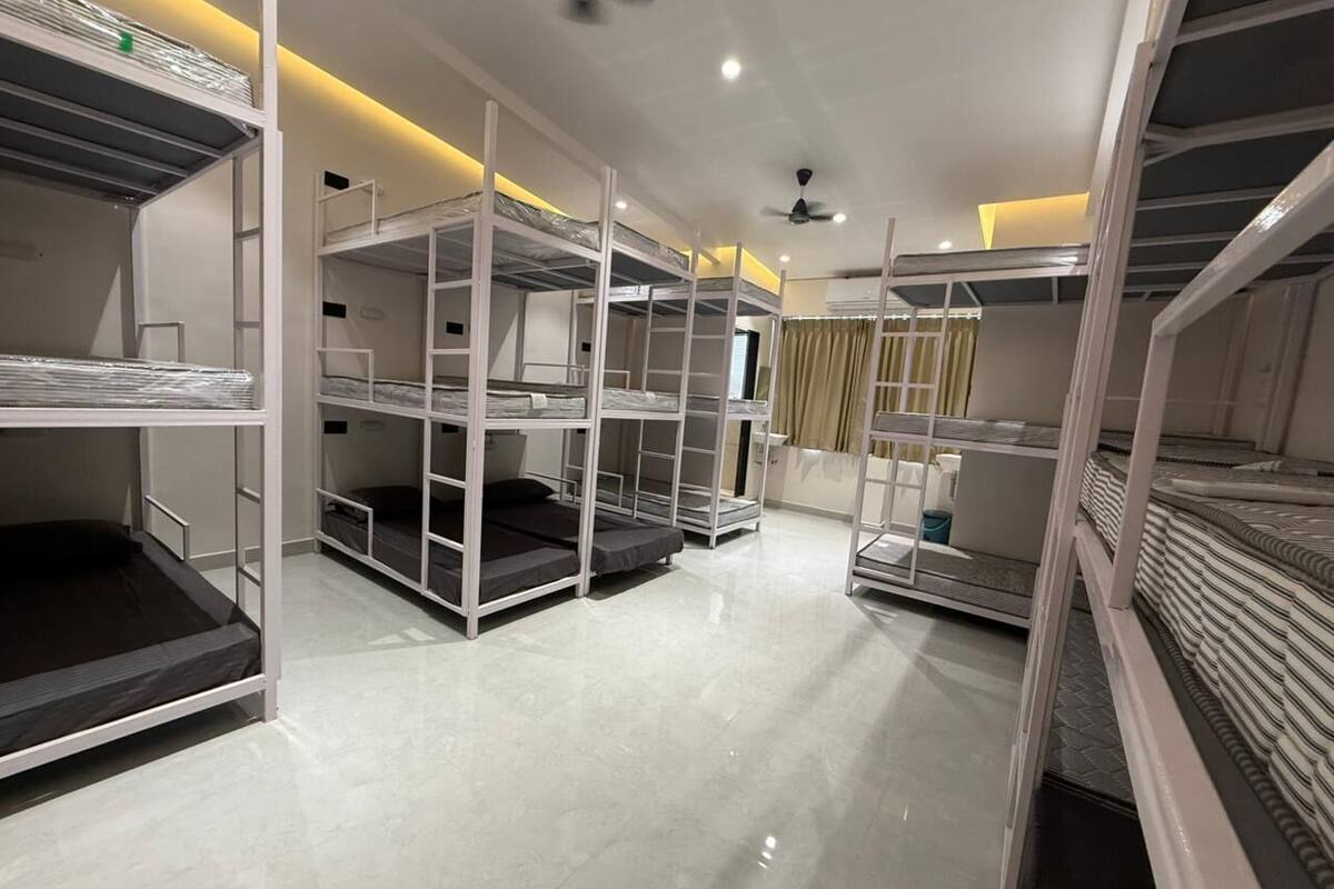 Family Shared Dormitory | Desk, free WiFi