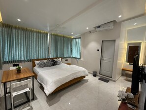 尊荣双人房 | 办公桌、免费 WiFi