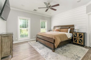 3 chambres, fer et planche à repasser, Wi-Fi, draps fournis