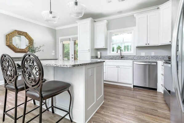 Fridge, microwave, oven, stovetop - Quiet, Secluded, Clean, & Fresh (Dubach)