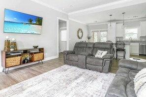 TV - Quiet, Secluded, Clean, & Fresh (Dubach)