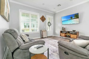 TV - Quiet, Secluded, Clean, & Fresh (Dubach)