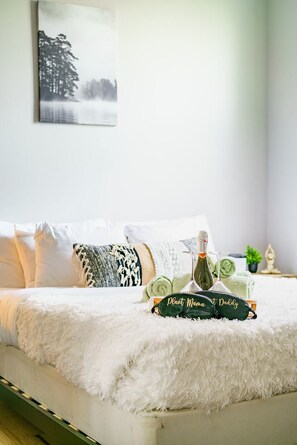 Jungle Aura | Bathroom - Jungle House Boutique Lofts – Downtown Columbus & Short North (Columbus)
