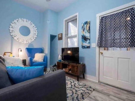 55-inch Smart TV with digital channels, Netflix, Hulu