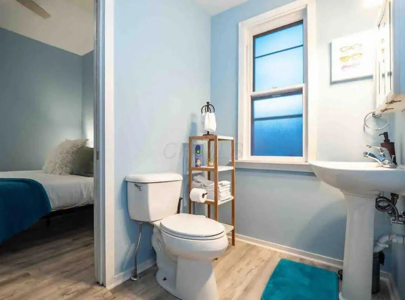 Jungle Bliss | Bathroom | Rainfall showerhead, eco-friendly toiletries, hair dryer, towels