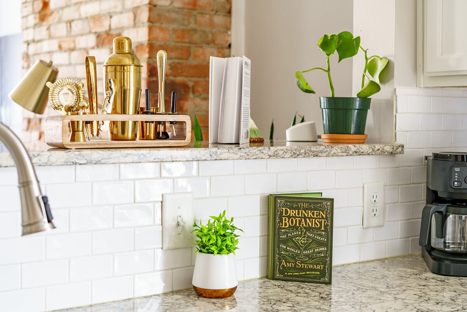 Jungle Aura | Private kitchen | Full-size fridge, microwave, oven, stovetop