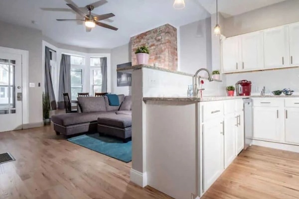 Jungle Aura | Private kitchen | Full-size fridge, microwave, oven, stovetop