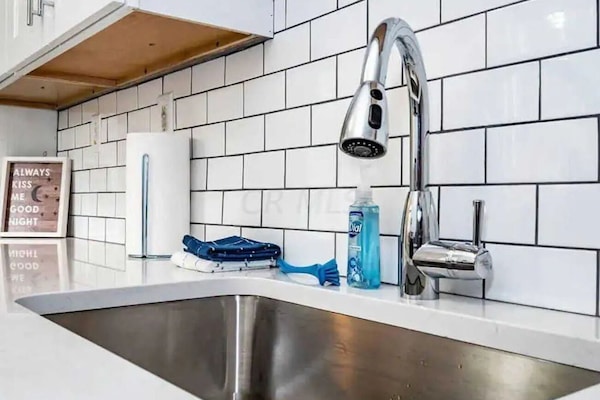 Jungle Bliss | Private kitchen | Full-sized fridge, microwave, oven, stovetop